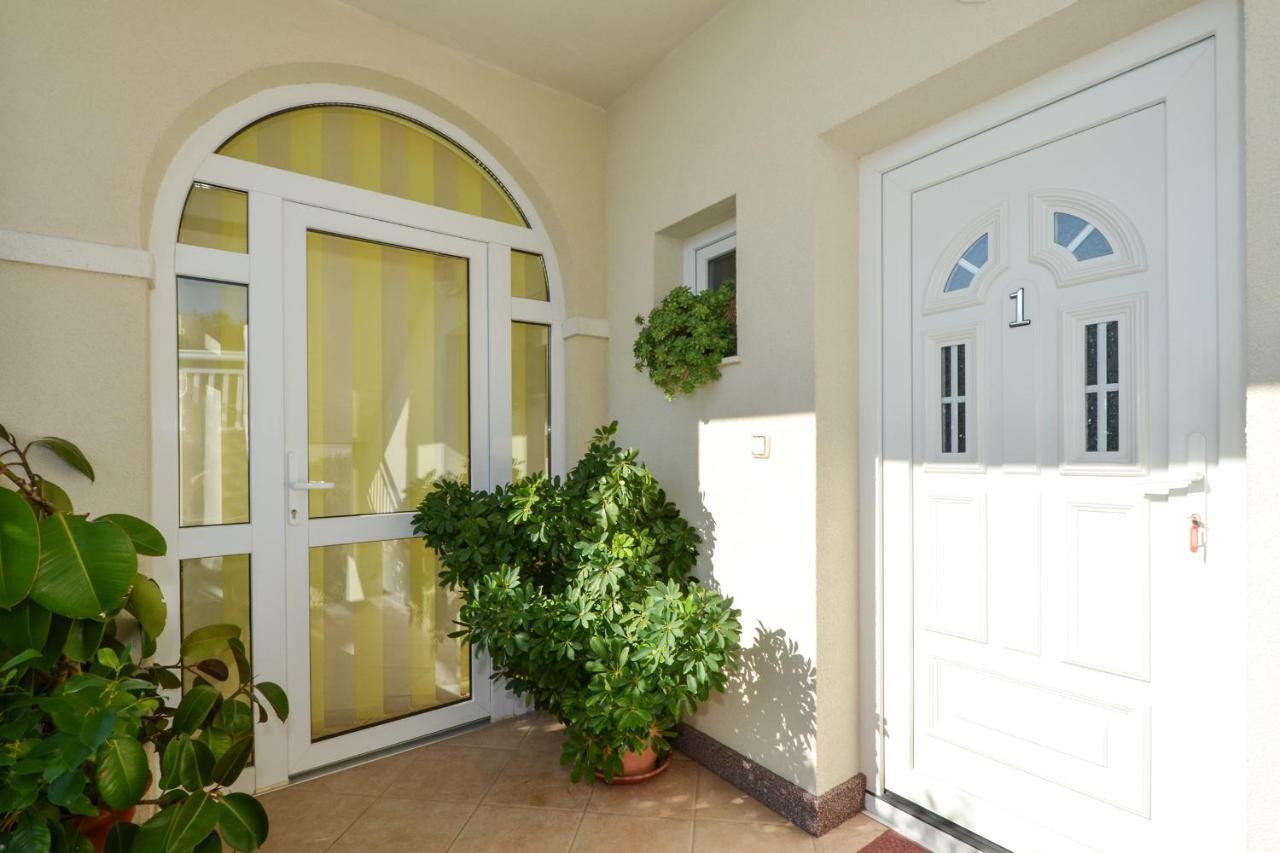 Apartment Una Seget Vranjica Exterior foto